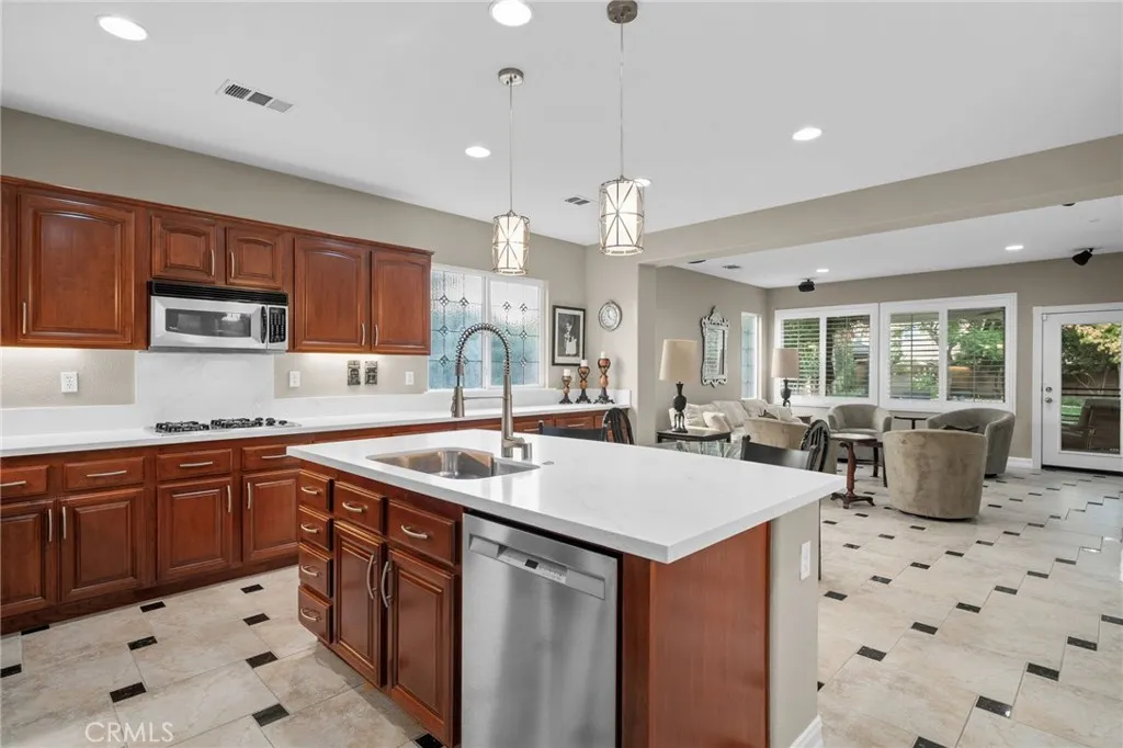 13879 Fair Meadows Court, Eastvale, California 92880 home-pic-24